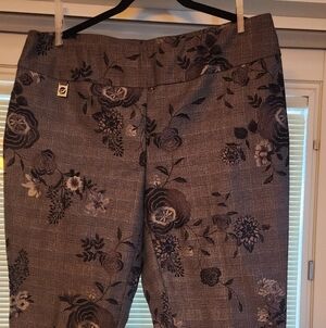 Lisette Signature Pullup Straight LegWide Waistband Black Grey Floral Print Pant